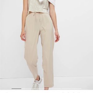 NWT Gap Fit Run Around Pant, Cream/Tan, size Small